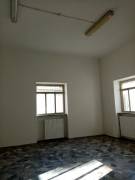 Immobile commerciale vicinissimo a Osp. DiVenere, libero x  scuola materna o altri usi,B & B