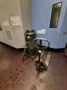 N. 6 transpallet e attrezzature per sollevamento