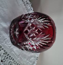 Vaso in cristallo al piombo con intagliatura a mano, provenienza Germania anni ‘70. Condizioni perfe Vaso in cristallo al piombo con intagliatura a mano, provenienza Germania anni ‘70. Condizioni perfe