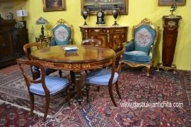 Tavolo ovalino intarsiato stile inglese allungabile fino a 353 cm. Tavolo ovalino intarsiato stile inglese allungabile fino a 353 cm.