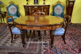 Tavolo ovalino intarsiato stile inglese allungabile fino a 353 cm. Tavolo ovalino intarsiato stile inglese allungabile fino a 353 cm.