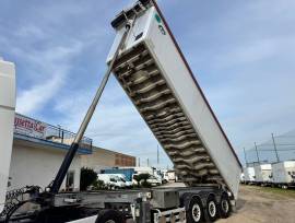 SEMIRIMORCHIO MENCI-SANTI SL900R VASCA 48 METRI CUBI ANNO 2016 SEMIRIMORCHIO MENCI-SANTI SL900R VASCA 48 METRI CUBI ANNO 2016