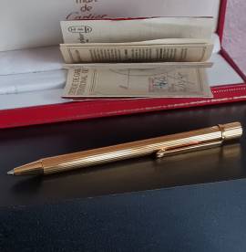 Penna a sfera STYLOS MUST DE CARTIER vintage con custodia e garanzia serie 0 79442 del 20.10.95, Penna a sfera STYLOS MUST DE CARTIER vintage con custodia e garanzia serie 0 79442 del 20.10.95,