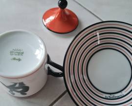 Gio Ponti tazzina con coperchio e piattino, edizione della serie per Richard Ginori "I decori d