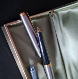 Parker 45 Flighter Deluxe stilografica vintage numero seriale 02299 pennino F versione Made in Fra Parker 45 Flighter Deluxe stilografica vintage numero seriale 02299 pennino F versione Made in Fra