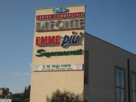 Ufficio postazione 'open-space' in centro commerciale - Fonte Nuova Ufficio postazione 'open-space' in centro commerciale - Fonte Nuova