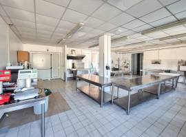 Laboratorio magazzino uffici