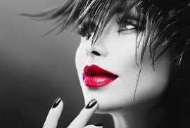 POLTRONA  AFFITTA  PARRUCCHIERE  IN NEGOZIO CENTRO  MILANO RICHIESTA  1.000 AL MESE