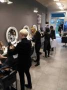 POLTRONA  AFFITTA  PARRUCCHIERE  IN NEGOZIO CENTRO  MILANO RICHIESTA  1.000 AL MESE