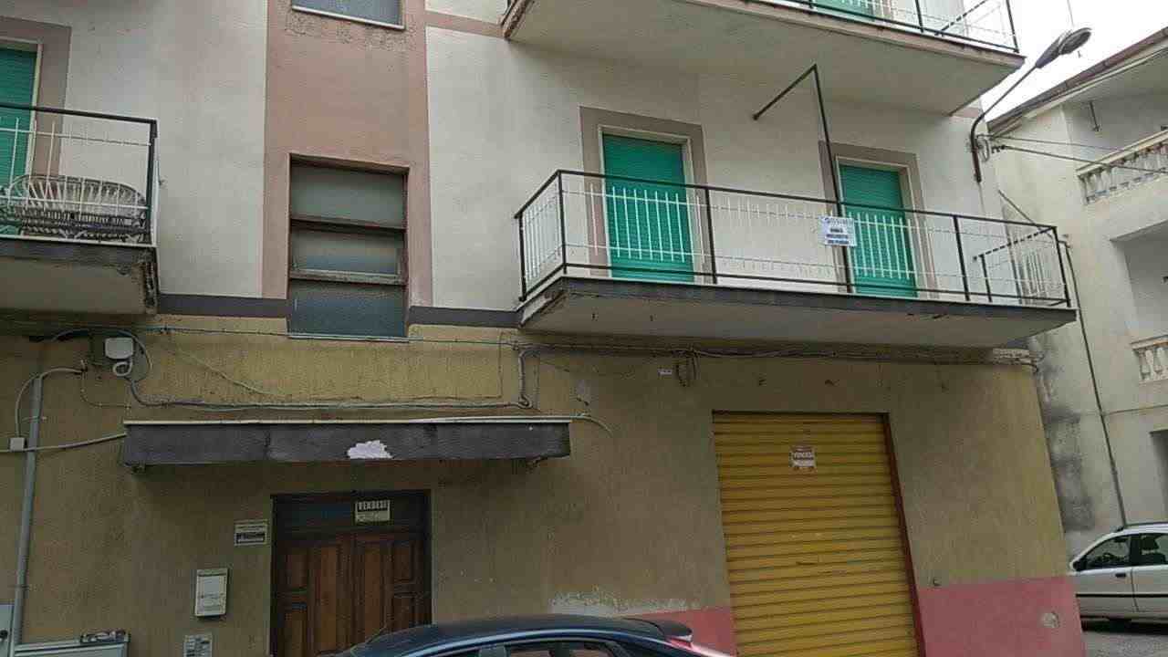 Appartamento al piano primo in Via San Michele a Villapiana Lido