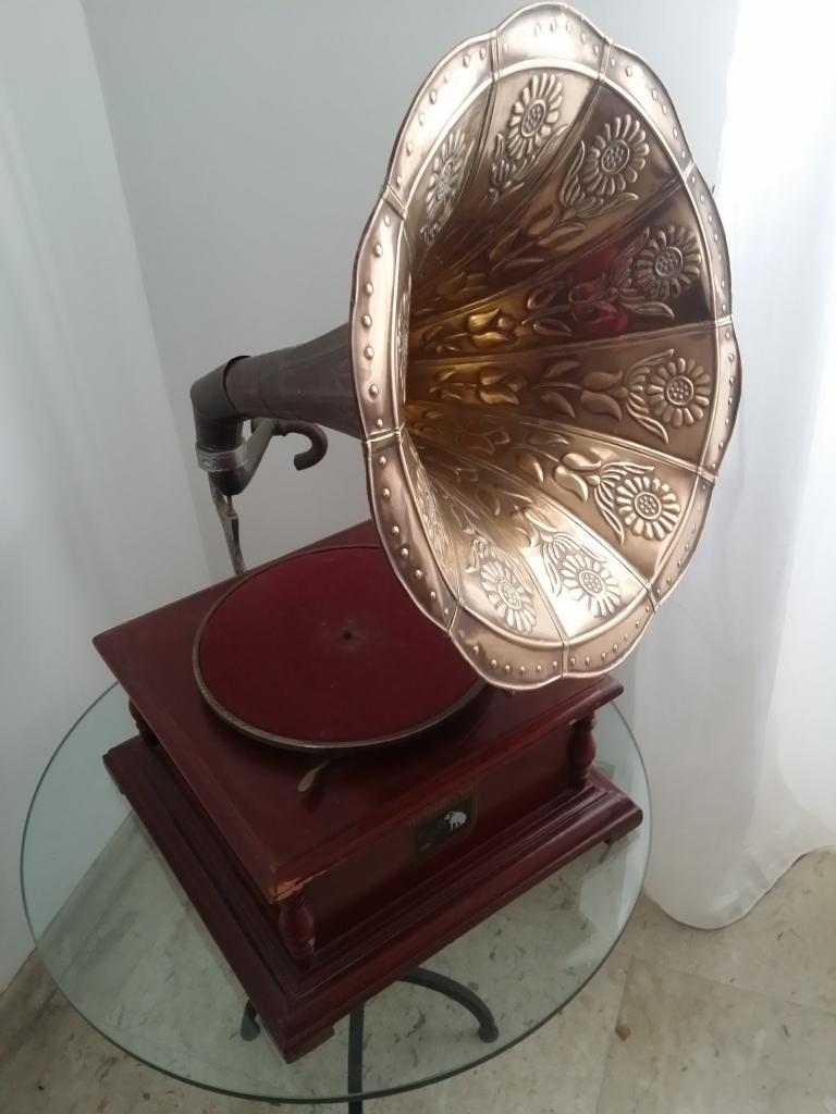 Grammofono funzionante antico compreso di dischi