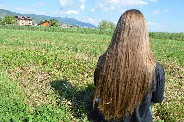 VENDO CAPELLI LUNGHISSIMI