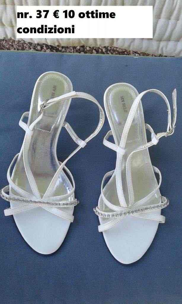 nr. 37 sandali bianchi con perline