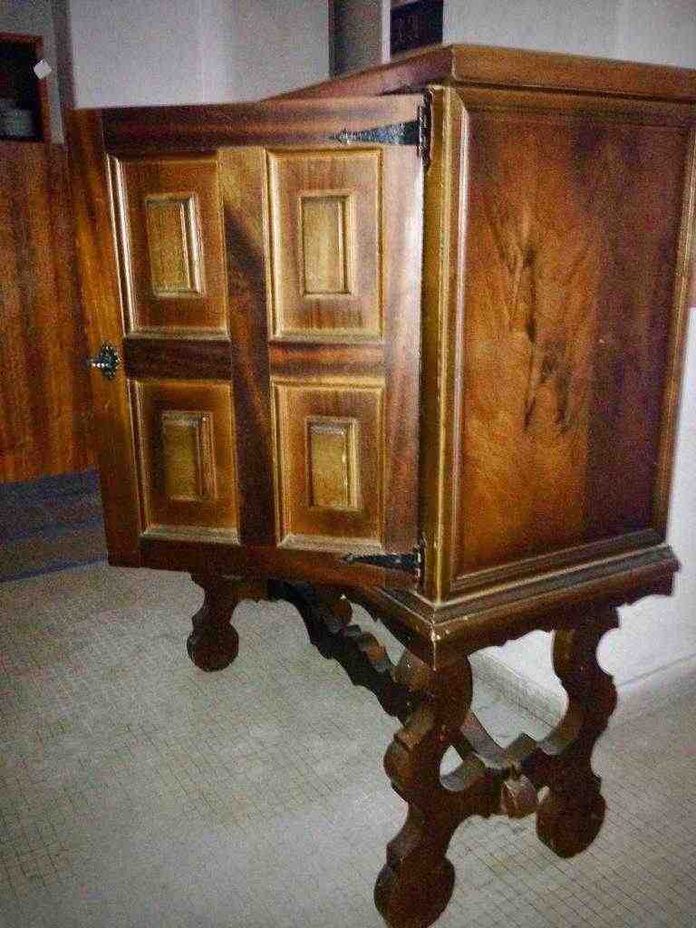 Porta bottiglie in legno massiccio