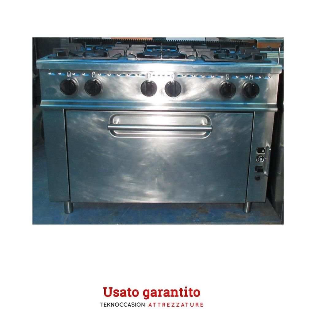 Cucina a gas sei fuochi con forno usata garantita 