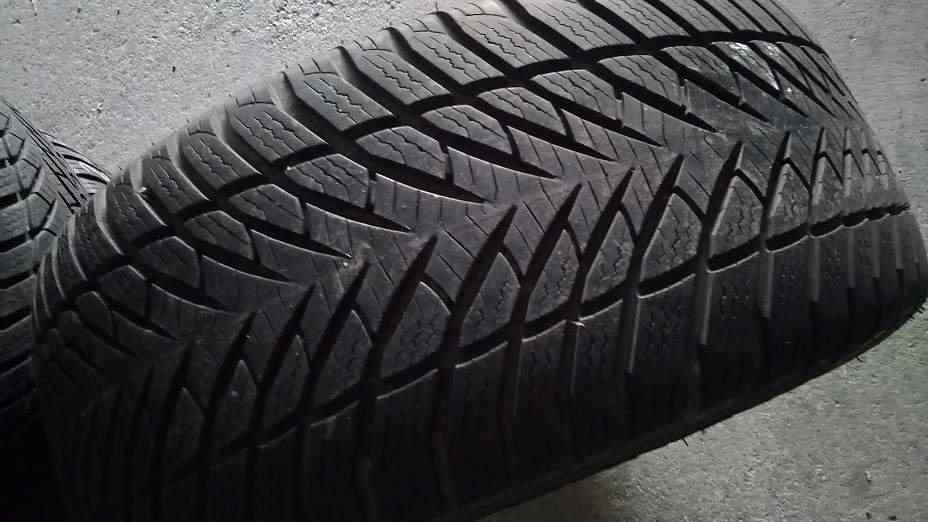 Gomme 245 45 17 Goodyear (RFT)
