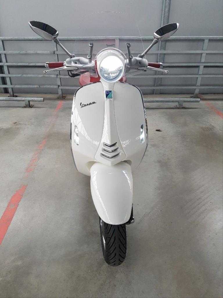 2014 Vespa 946 scooter