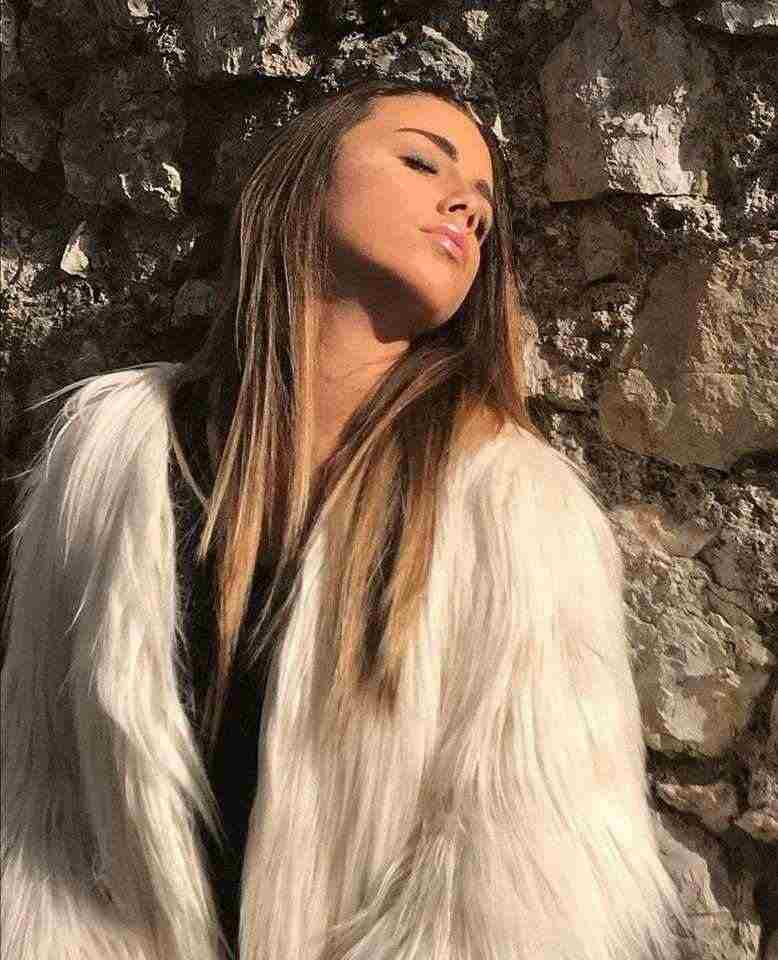 AUTUNNO / INVERNO 2018/2019 FIRMATO " SIMONA A."