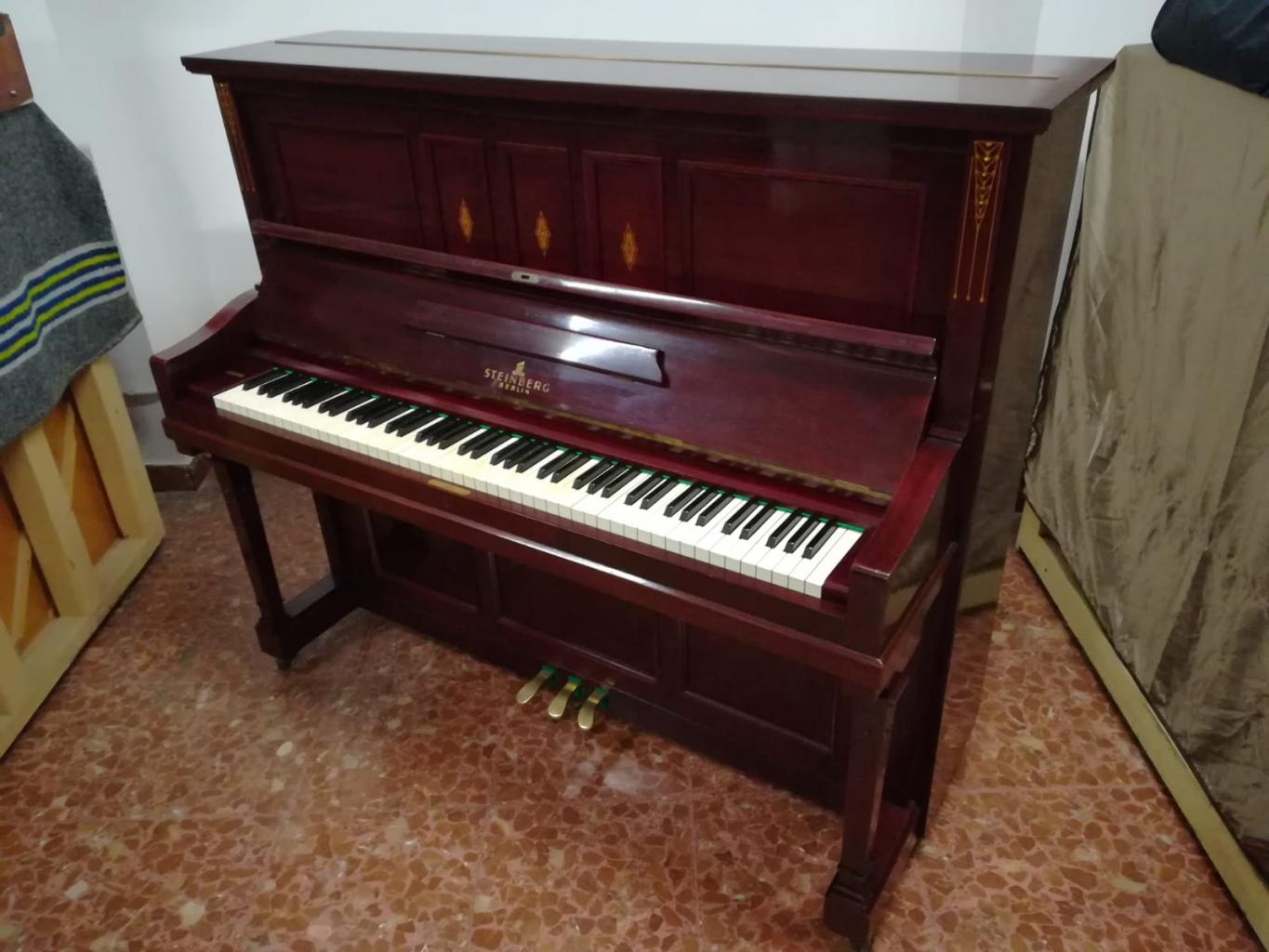 pianoforte verticale Steinberg Berlino