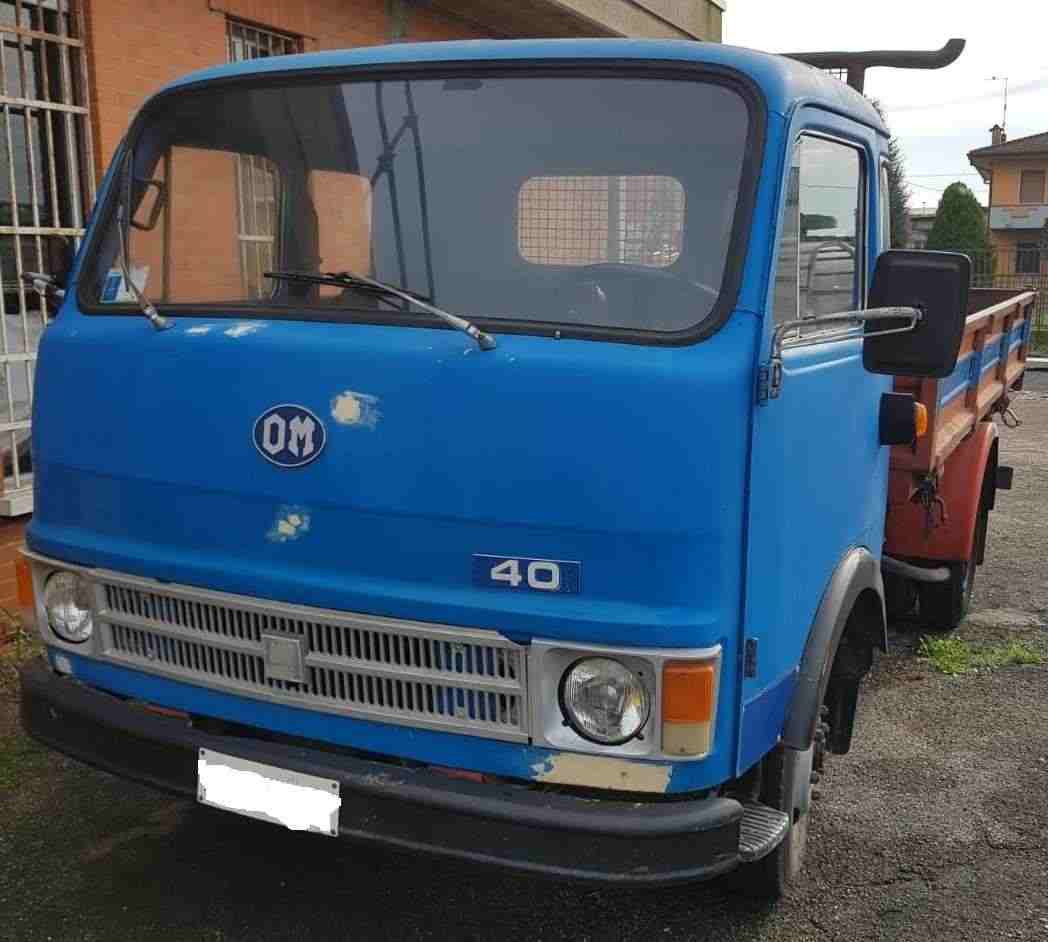 CAMION OM 40 RIBALTABILE USATO  PATENTE B