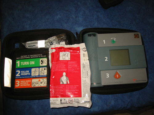 Defibrillatore semiautomatico DAE AED Laerdal Philips Forerunner