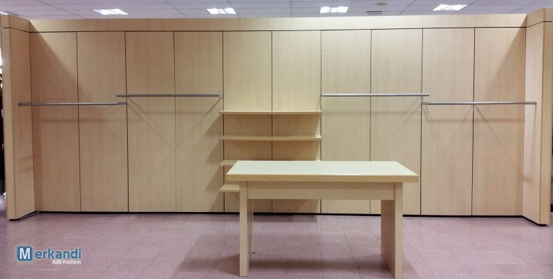 Elegante arredo per negozio in ottime condizioni