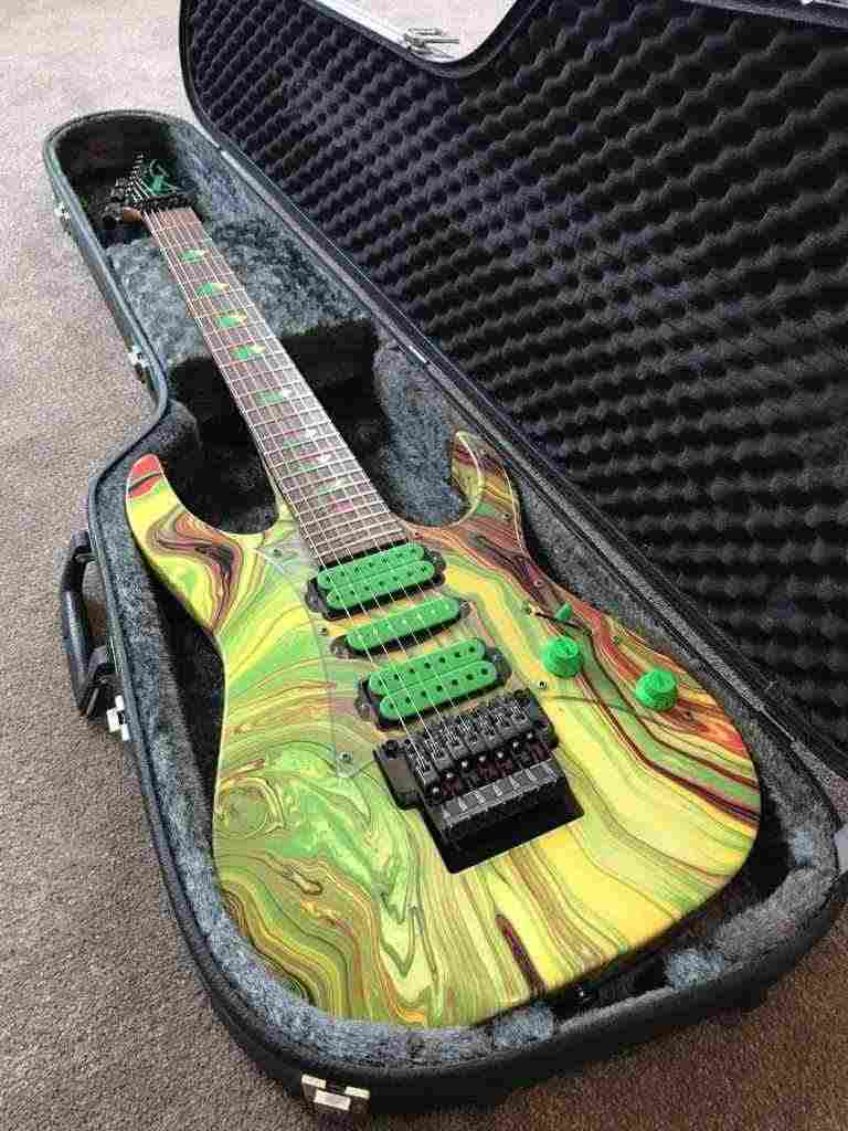 Chitarra 1991 Ibanez UV77MC