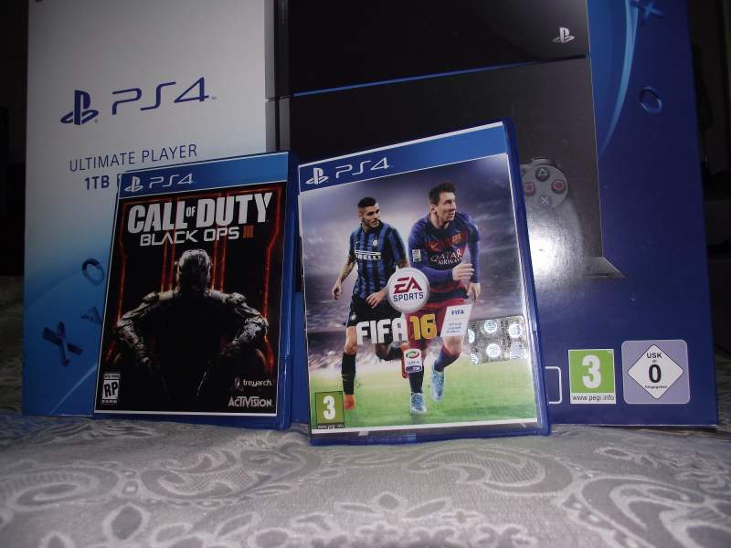 Vendo consolle ULTIMO MODELLO Playstation 4 1Tb C-Chassis+giochi+garanzia