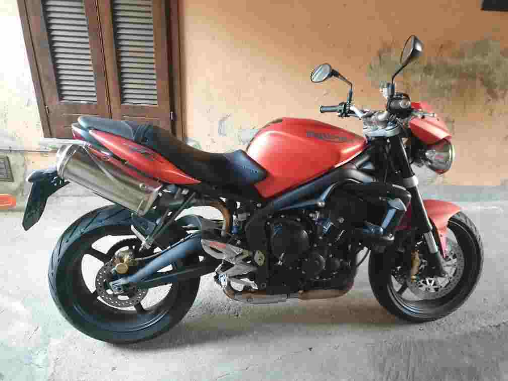 VENDO TRIUMPH STREET TRIPLE R 