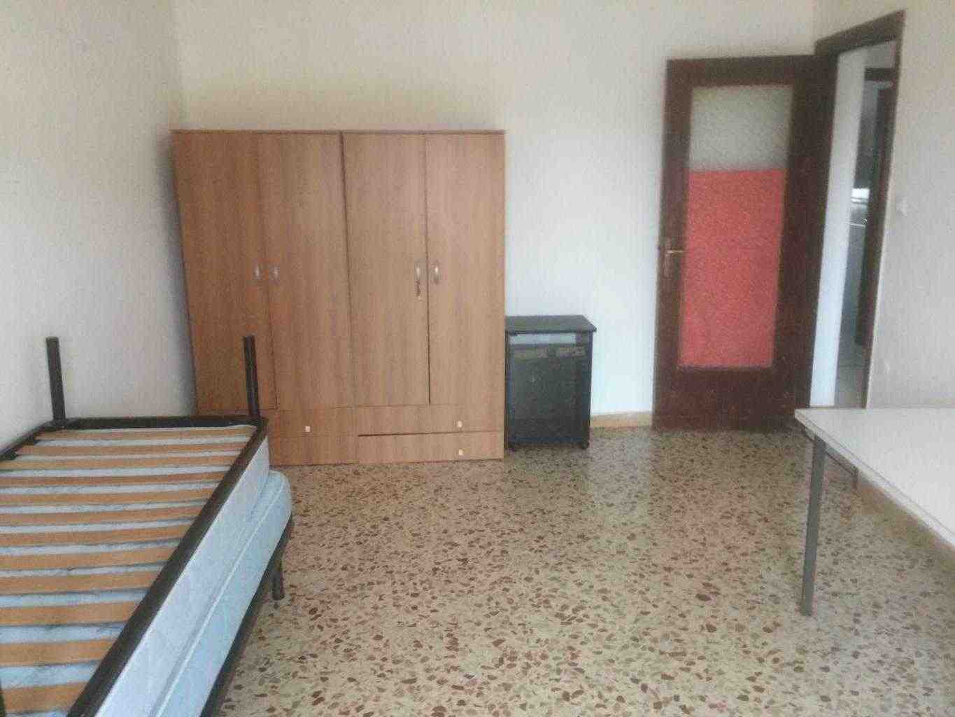 Appartamento con tre camere da letto vicino a ingresso Unipa