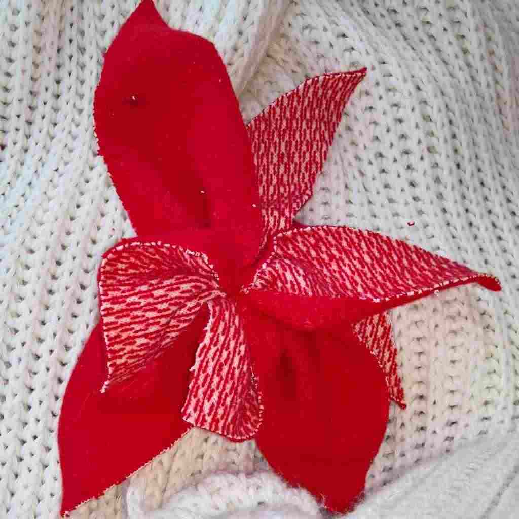 Spilla e fermacapelli design di lana cotta fiore rosso donna compleanno 18 anni pensionamento