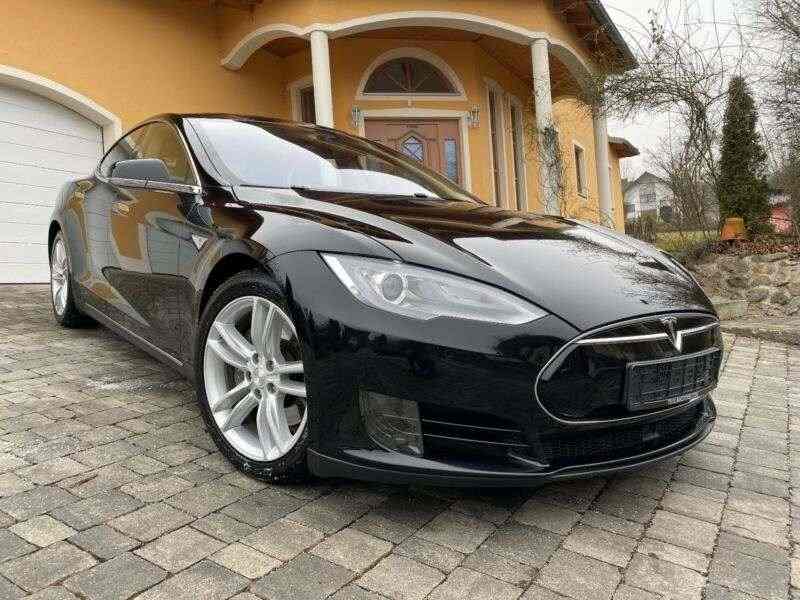 Tesla Model S 70D Pano-SD