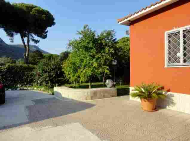 Villa a 50 mt dal mare - Via Flacca