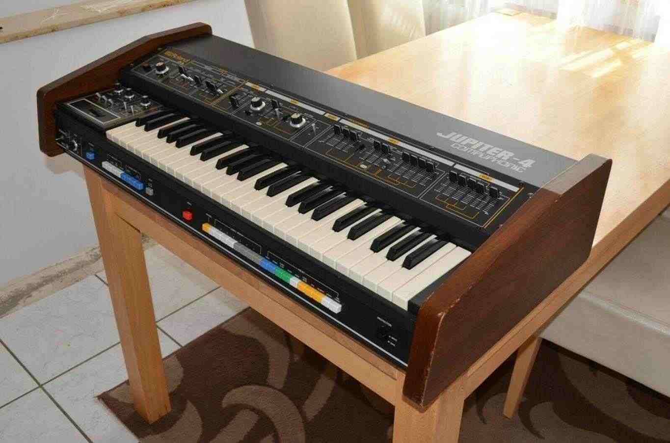 Roland Jupiter 4 Analogico Sintetizzatore