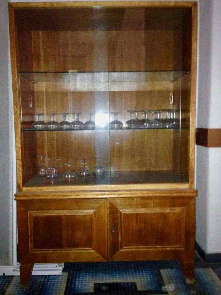 Vetrina in legno massiccio