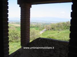 Rif. 154 panoramico casale vic. Todi