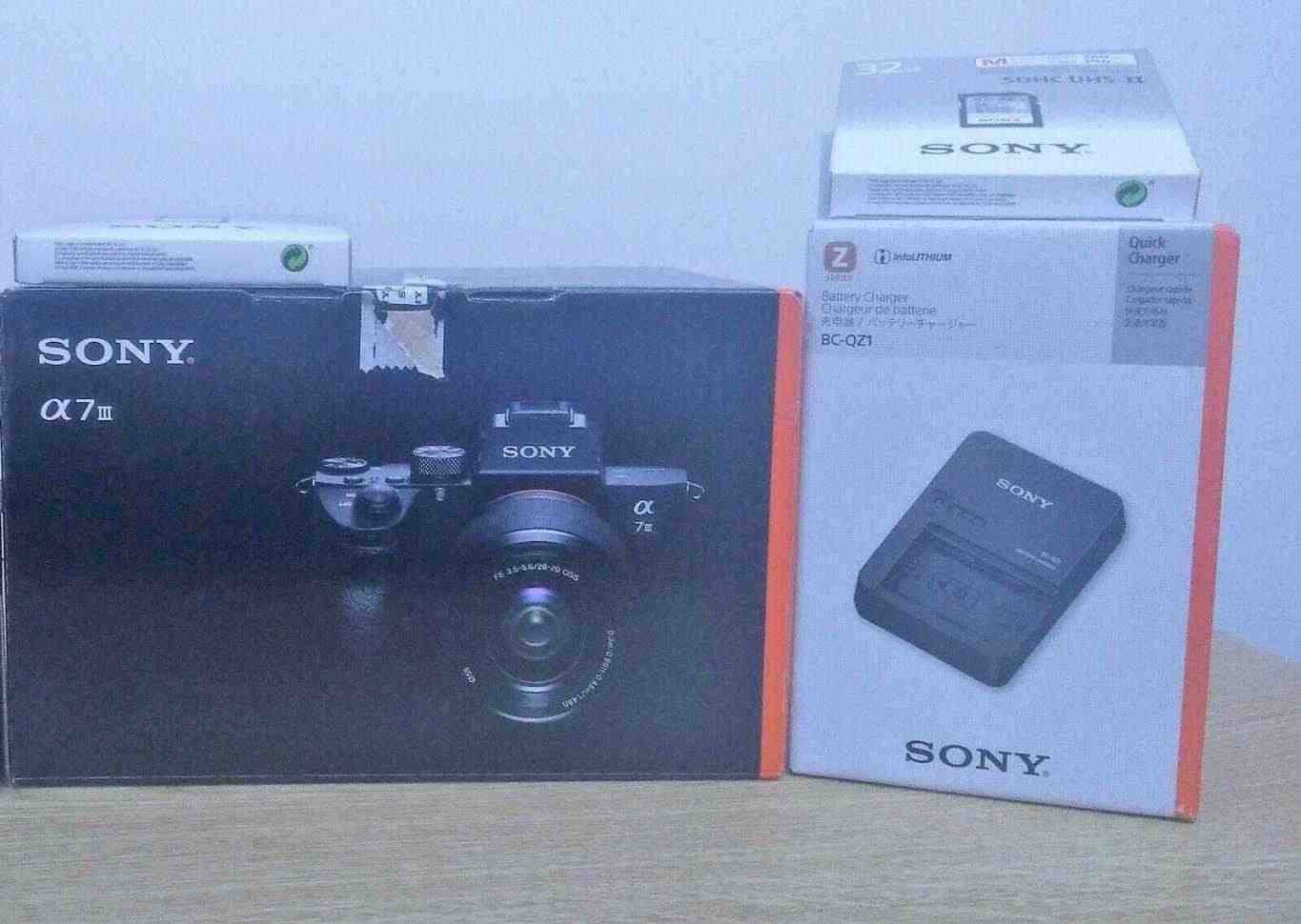 Sony Alpha 7 III (con 1000 scatti) + Extra stock