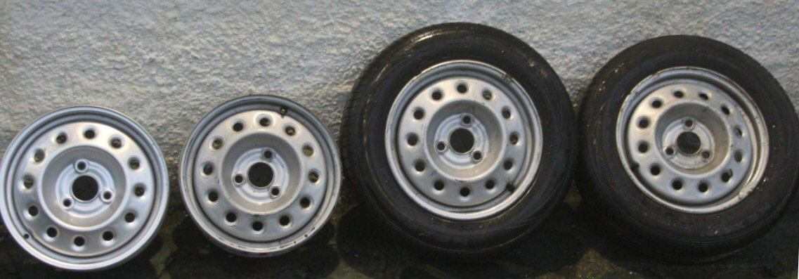 N. 4 CERCHI IN FERRO PEUGEOT / CITROEN - 3 FORI - 5x13" - ET25 CON 2 GOMME