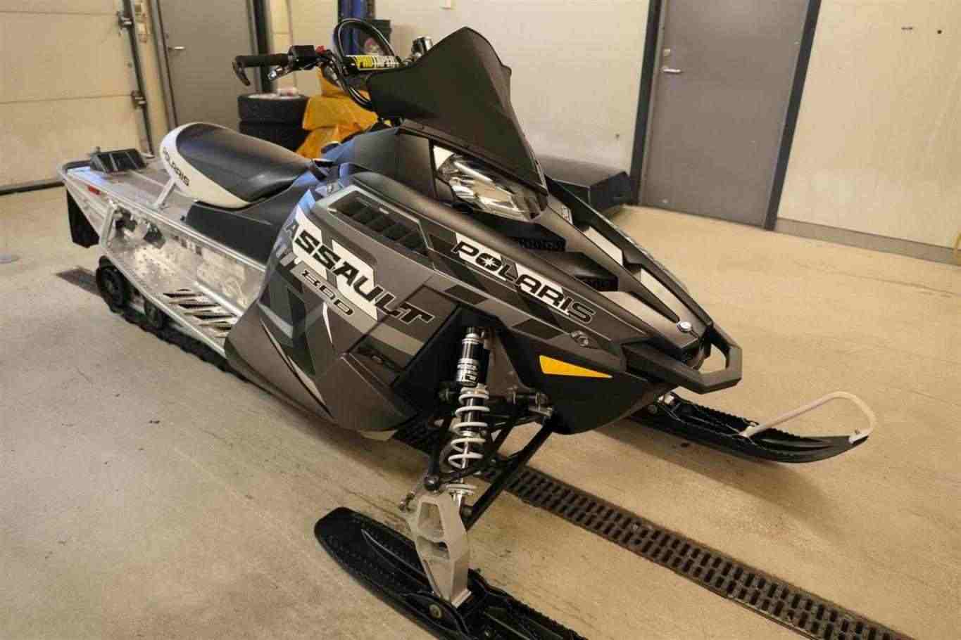 2015 Polaris Assault 800