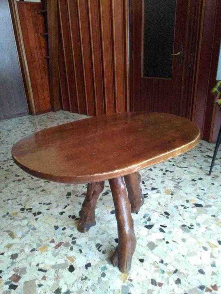 tavolo ovale in legnoverniciato