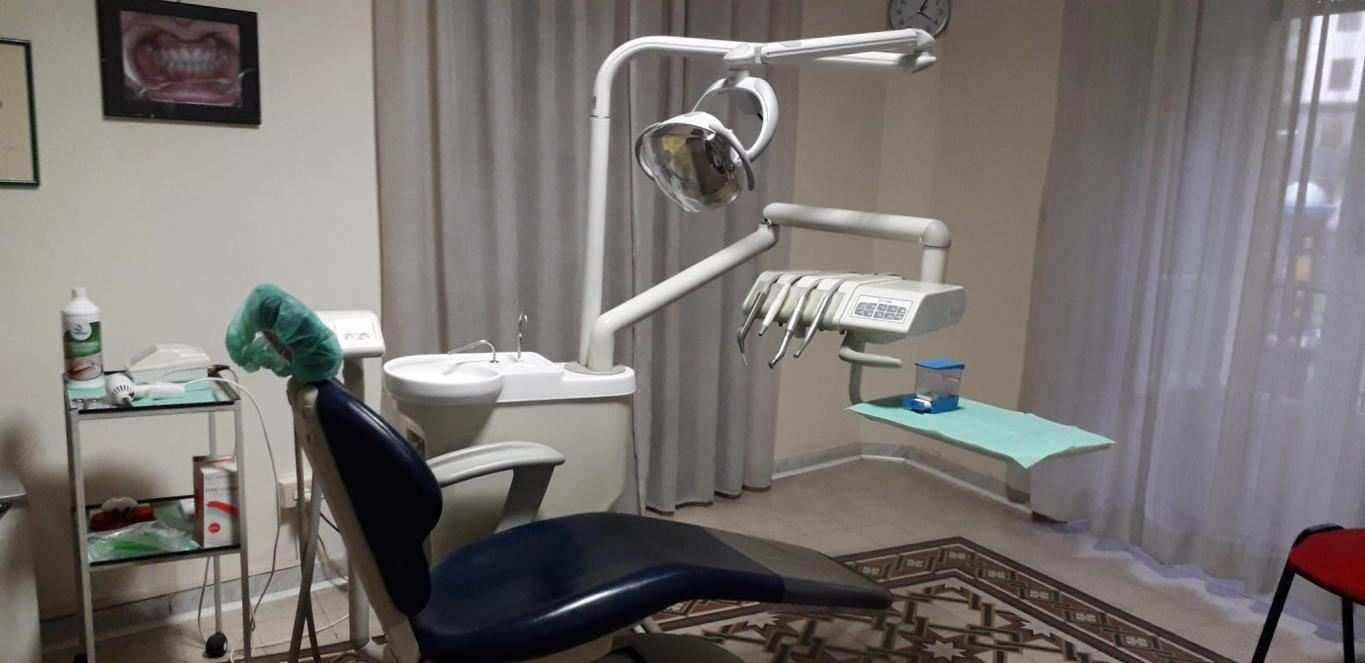 Cedesi attività studio dentistico