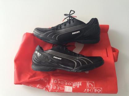  paio di scarpe della PUMA by DUCATI di colore nero per uomo o donna 