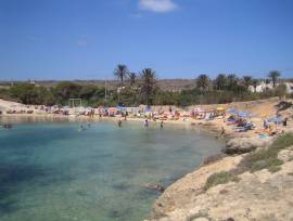 LAMPEDUSA: Villetta con accesso diretto al mare.