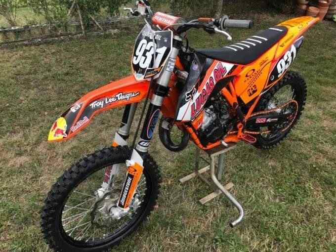 KTM SX 125 in condizioni quasi nuove con molti extra