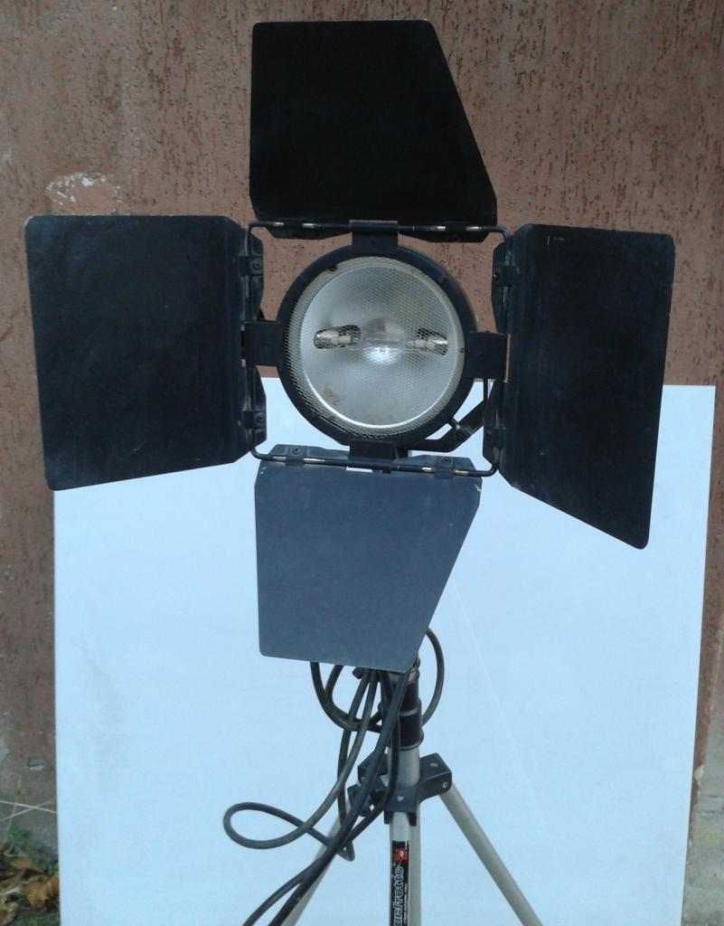 illuminatore fotografico su forcella a fuoco variabile da 800watt