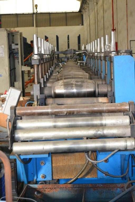 Linea di produzione per tubo elettro-saldatore e grondaia aperta