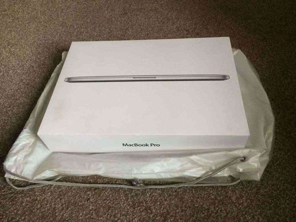 Vendo MacBook Pro 15 &quotw / Retina i7 2.6GHz, 16GB di RAM, 1TB, GT750m PLUS AppleCare