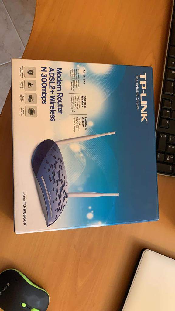 nuovo mai usato ROUTER WIRELESS TP LINK W8960N