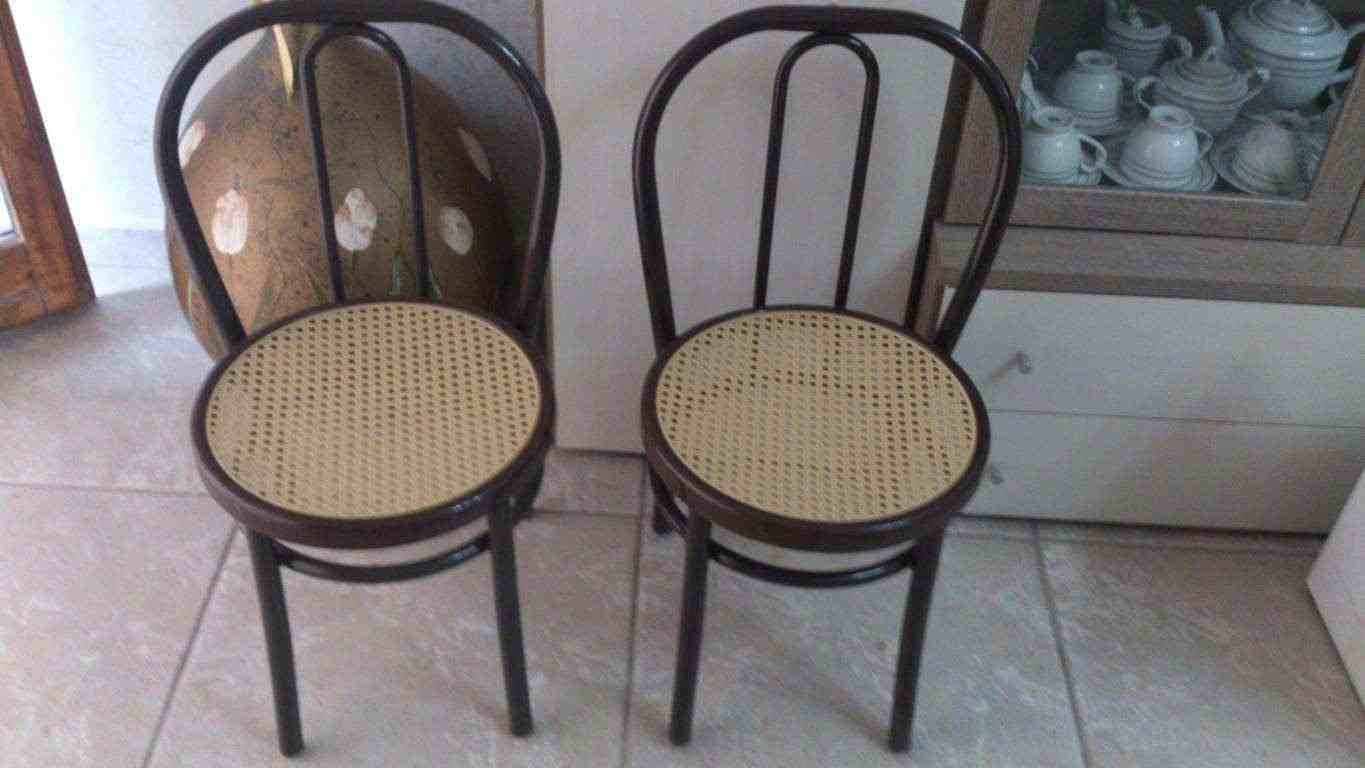 3 sedie vecchie 2 in metallo una in legno