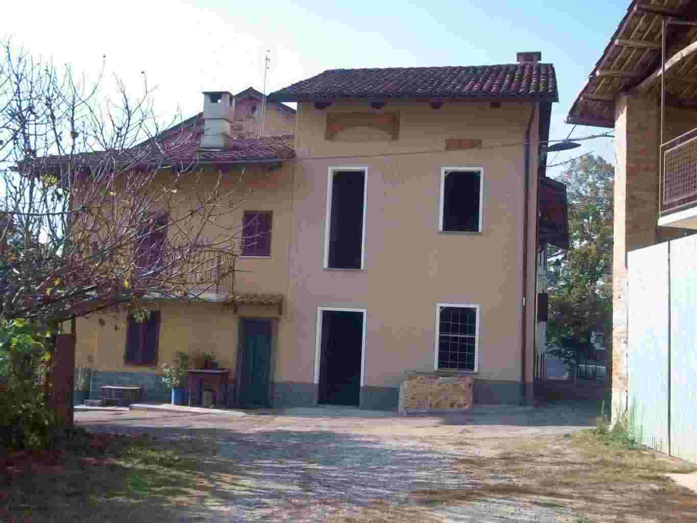Casa in ristrutturazione centro paese Vicinaze Colle Don Bosco (AT)